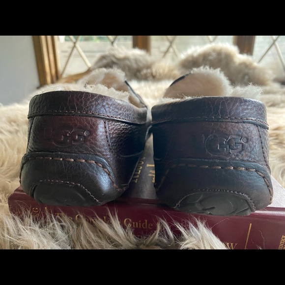UGG MENS ASCOT LEATHER SLIPPERS COMFORT & DURABILITY - Picture 4 of 8